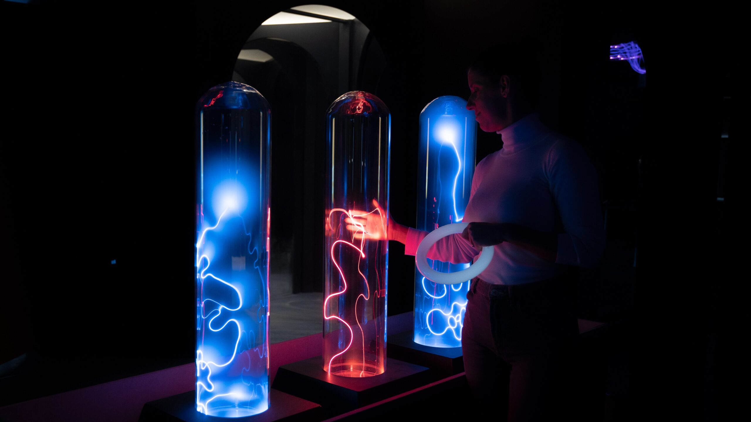 Photo of a scientific experience at Neonia Porto, widely known as the “Museum of Lights in Porto”.
